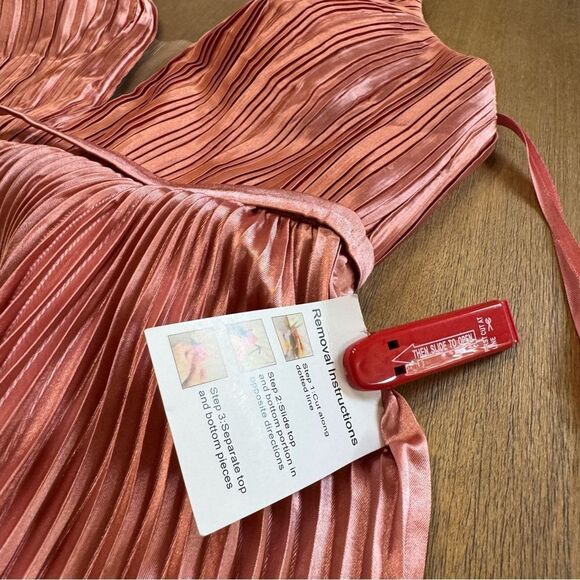 Ieena MacDuggal 49030 Gown Size 4 Pleated Plunge Neck‎ Rose Gold - Picture 8 of 16